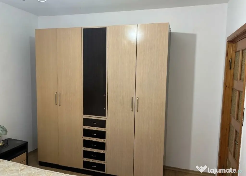 Apartament Cu 3 Camere Decomandate Zona Obcini - Intrare