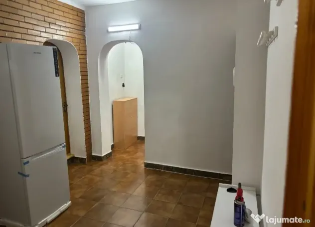 Apartament Cu 3 Camere Decomandate Zona Obcini - Intrare