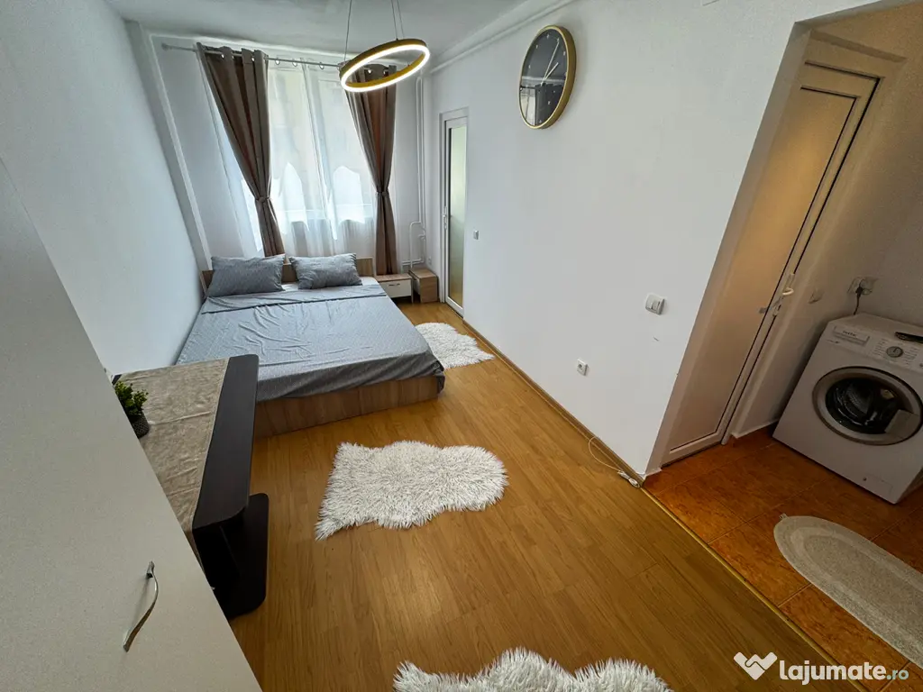 Garsoniera complet renovata si mobilata
