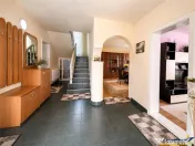 Casa spatioasa Spatiu Comercial 50 mp garaj teren 1.000 m 