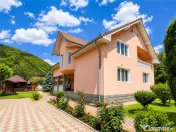 Casa spatioasa Spatiu Comercial 50 mp garaj teren 1.000 m 