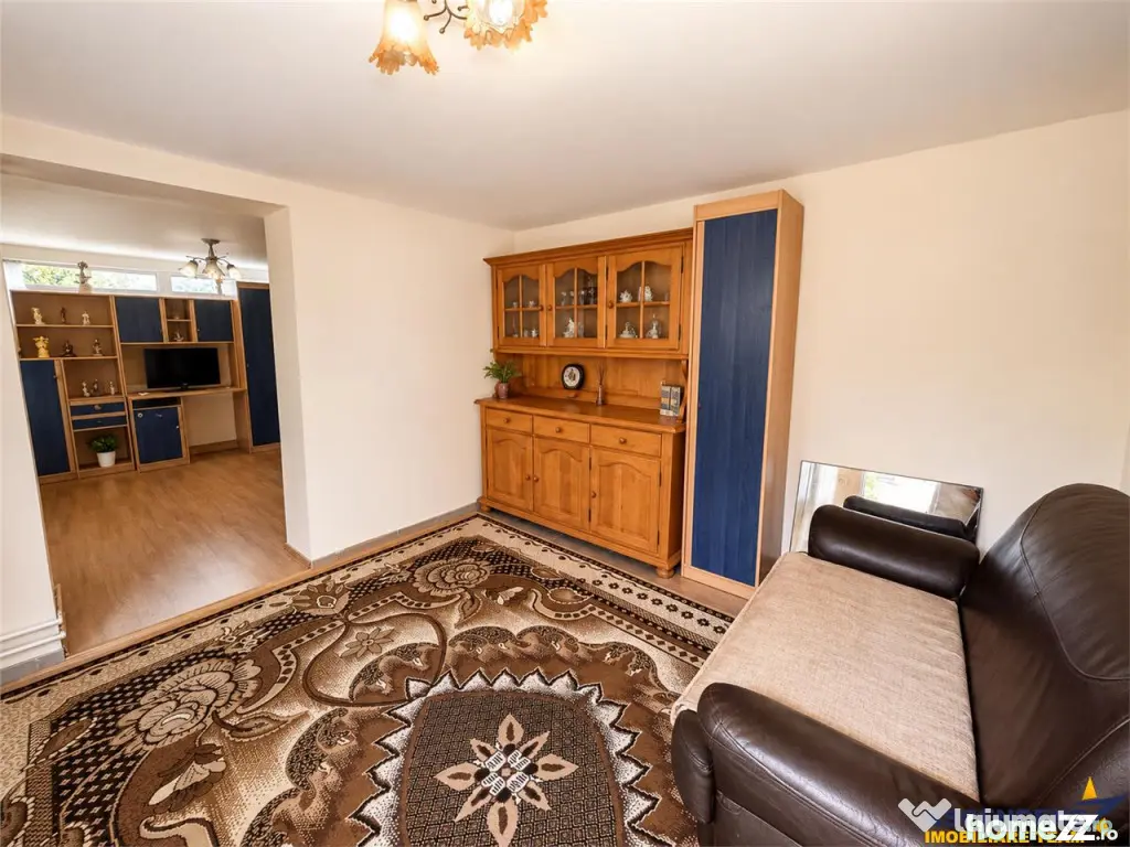 Casa spatioasa Spatiu Comercial 50 mp garaj teren 1.000 m - Galaoaia (Mures)