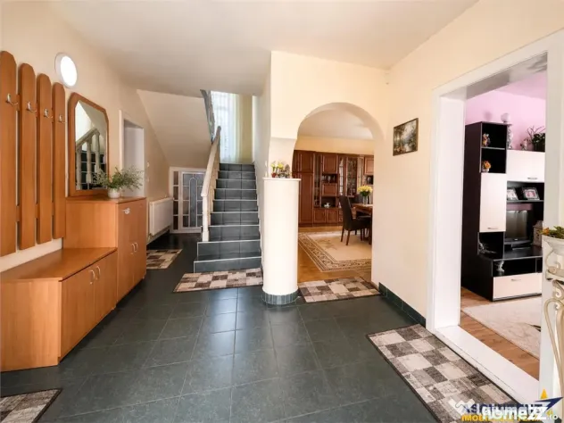 Casa spatioasa Spatiu Comercial 50 mp garaj teren 1.000 m - Galaoaia (Mures)