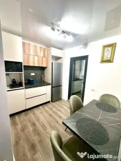 Poarta 6, apartament decomandat cu 3 camere 