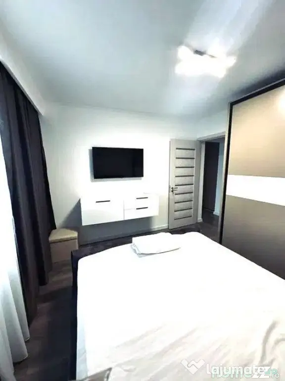 Poarta 6, apartament decomandat cu 3 camere