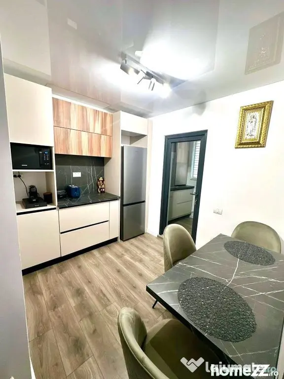Poarta 6, apartament decomandat cu 3 camere