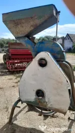 mora de macinat cereali pe cardan