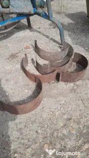 mora de macinat cereali pe cardan 