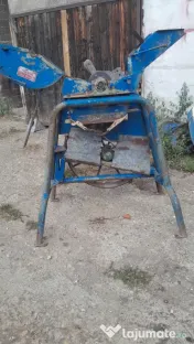 mora de macinat cereali pe cardan 