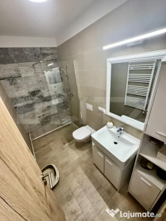 Apartament cu 2 camere 51 mp. decomandat, cu loc de parcare