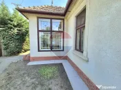 O casă cu aer boem, la câțiva pași de Mureș 
