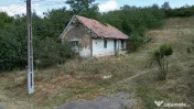 Teren intravilan de 2593 mp, pe deal, cu vedere catre sat, i 