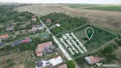 Teren intravilan de 2593 mp, pe deal, cu vedere catre sat, i 