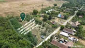 Teren intravilan de 2593 mp, pe deal, cu vedere catre sat, i 