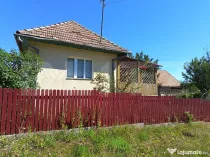 Casa 2 camere, 1040 mp, zona Petresti de Jos