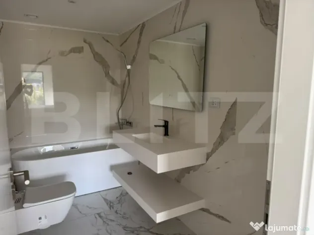 Apartament 3 camere, lux, A.C, parcare subterana, zona: Frun