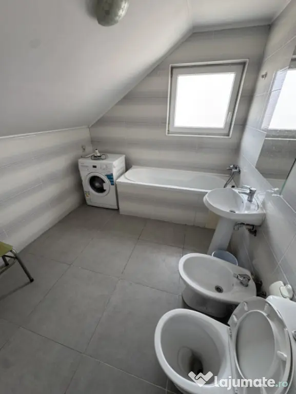 Apartament 3 camere 92 mp, Zona Eroilor | Floresti