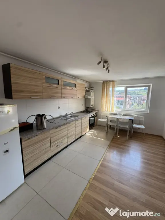 Apartament 3 camere 92 mp, Zona Eroilor | Floresti