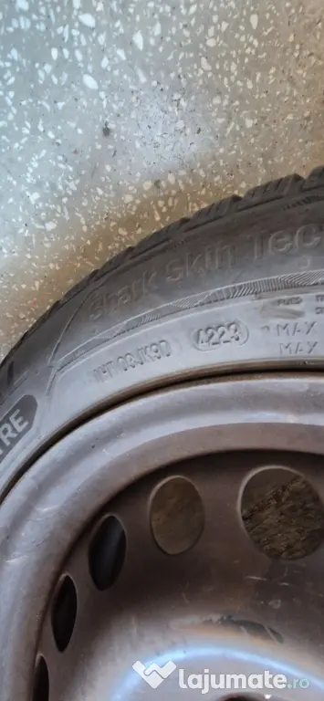 Set 4 jante otel + anvelope iarna 205/55/R16 91H/94H Bridgestone / UNIROYAL