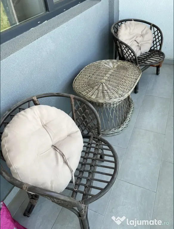 Set fotolii + masă + 4 perne incluse