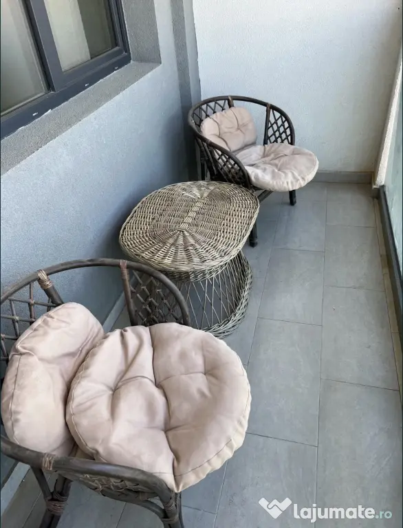 Set fotolii + masă + 4 perne incluse