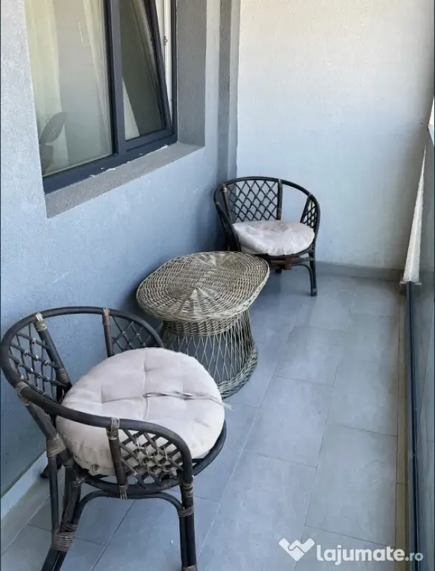Set fotolii + masă + 4 perne incluse