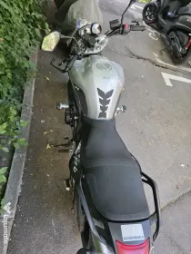 Motocicleta yamaha fz6