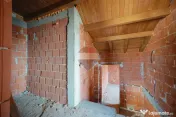 Casă de Vânzare cu 4 Camere, la Roșu - Beiuș