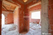 Casă de Vânzare cu 4 Camere, la Roșu - Beiuș