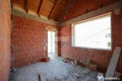 Casă de Vânzare cu 4 Camere, la Roșu - Beiuș