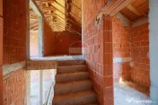 Casă de Vânzare cu 4 Camere, la Roșu - Beiuș