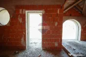 Casă de Vânzare cu 4 Camere, la Roșu - Beiuș