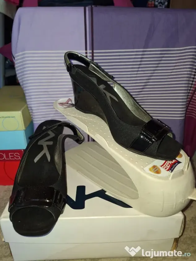 Sandale Anne Klain noi marimea 8