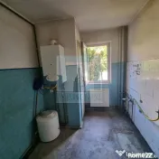 Apartament 3 camere semidecomandat ,etaj 1 - zona Vlahuta. 