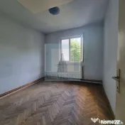 Apartament 3 camere semidecomandat ,etaj 1 - zona Vlahuta. 