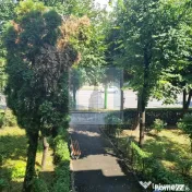 Apartament 3 camere semidecomandat ,etaj 1 - zona Vlahuta. 