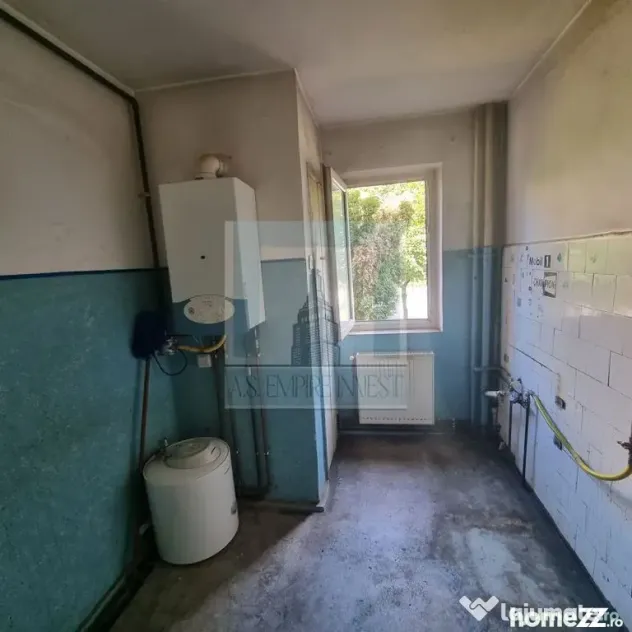 Apartament 3 camere semidecomandat ,etaj 1 - zona Vlahuta. - Brasov (Brasov)