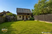 FILM! De casa traditionala, cu dependinte si facilitati, in
