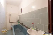 FILM! De casa traditionala, cu dependinte si facilitati, in 
