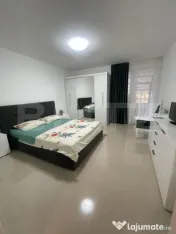 Casă modernă, 3.500 mp teren, garaj, fotovoltaice și pomp