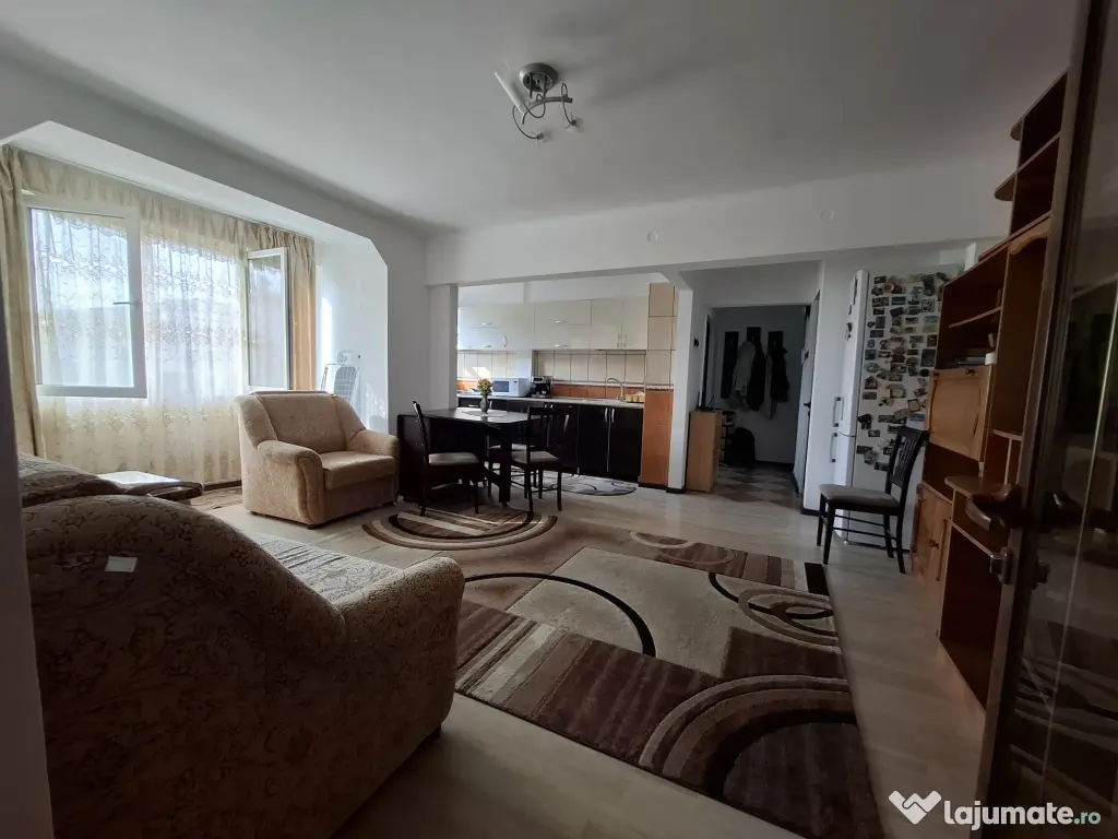 Închiriez apartament cu 3 camere