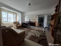 Închiriez apartament cu 3 camere 