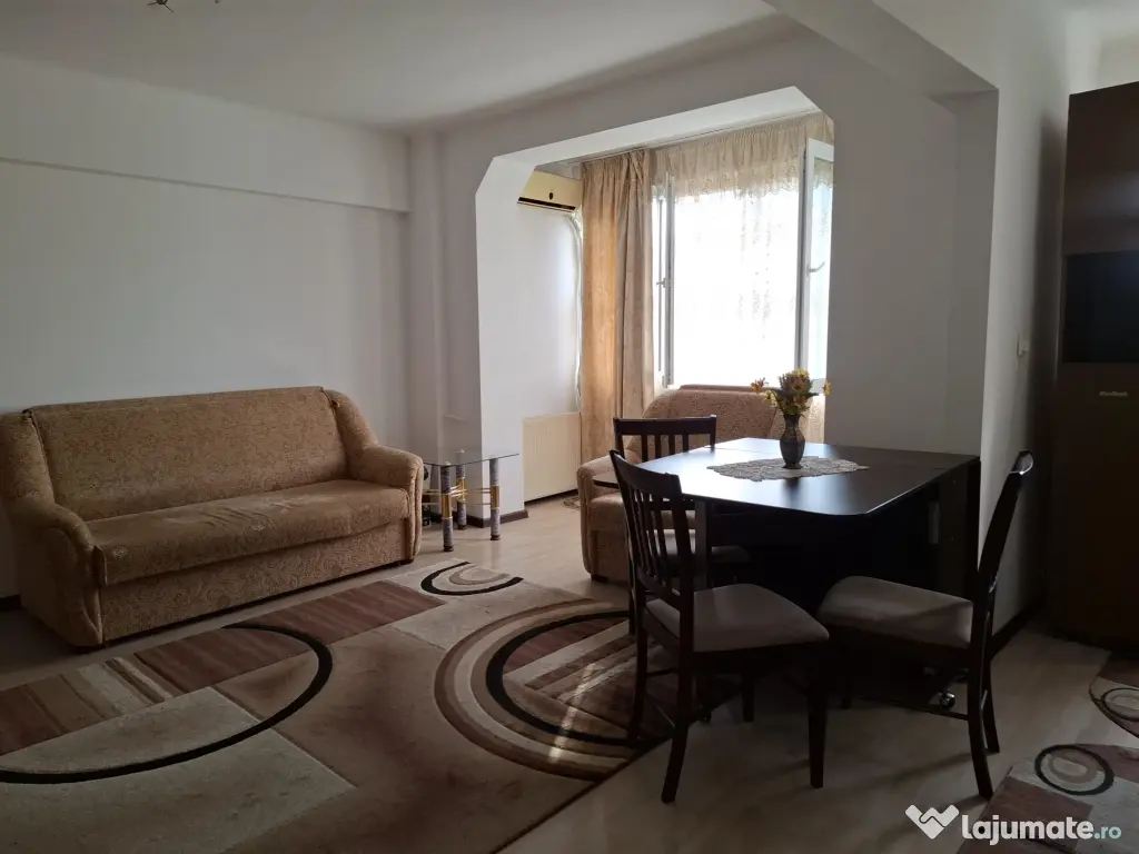 Închiriez apartament cu 3 camere