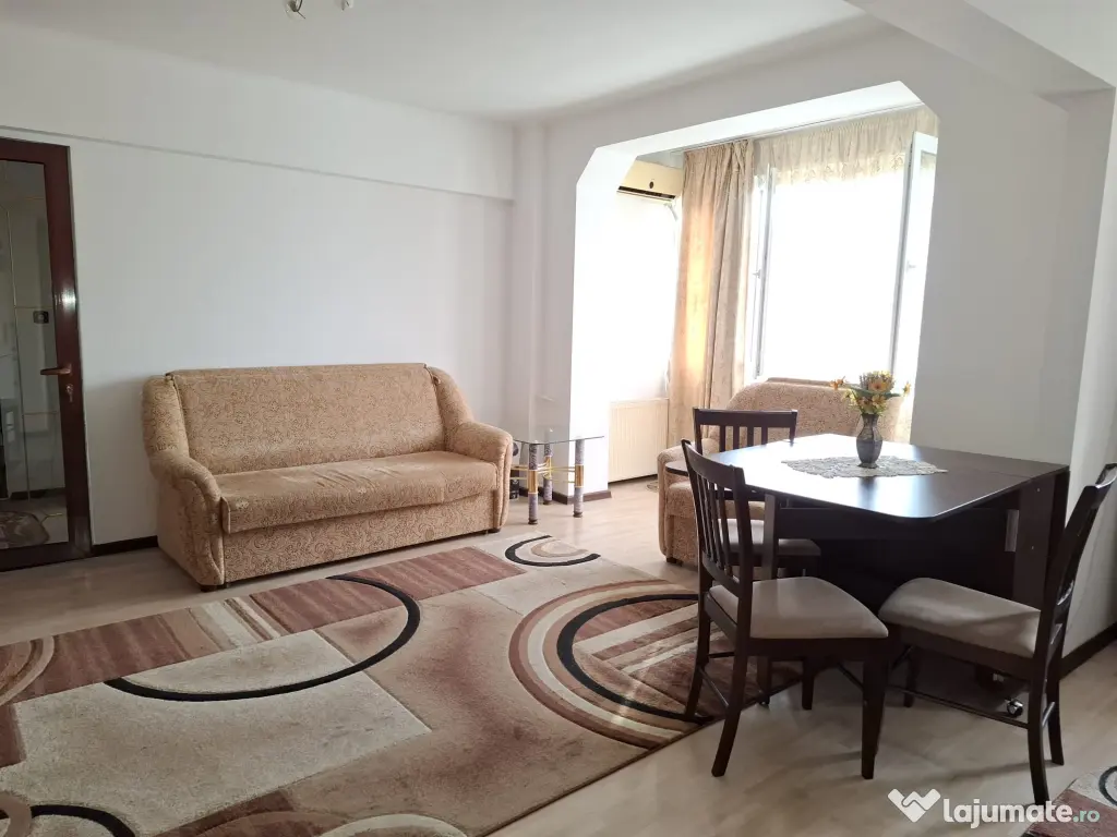 Închiriez apartament cu 3 camere