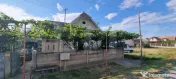 Casa cu 3 camere, anexe, curte și grădină 