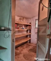 Casa cu 3 camere, anexe, curte și grădină 