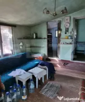 Casa cu 3 camere, anexe, curte și grădină 
