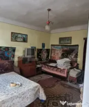 Casa cu 3 camere, anexe, curte și grădină 