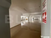 Spatiu comercial 750 mp