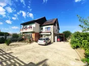 Casa spatioasa de 250mp cu 7 camere si teren de 957 mp in Do
